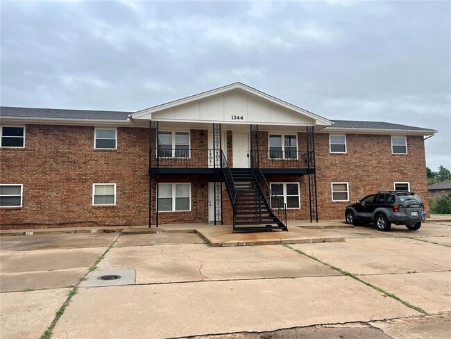 Building Photo - 1344 Meadow Ln Unit 3