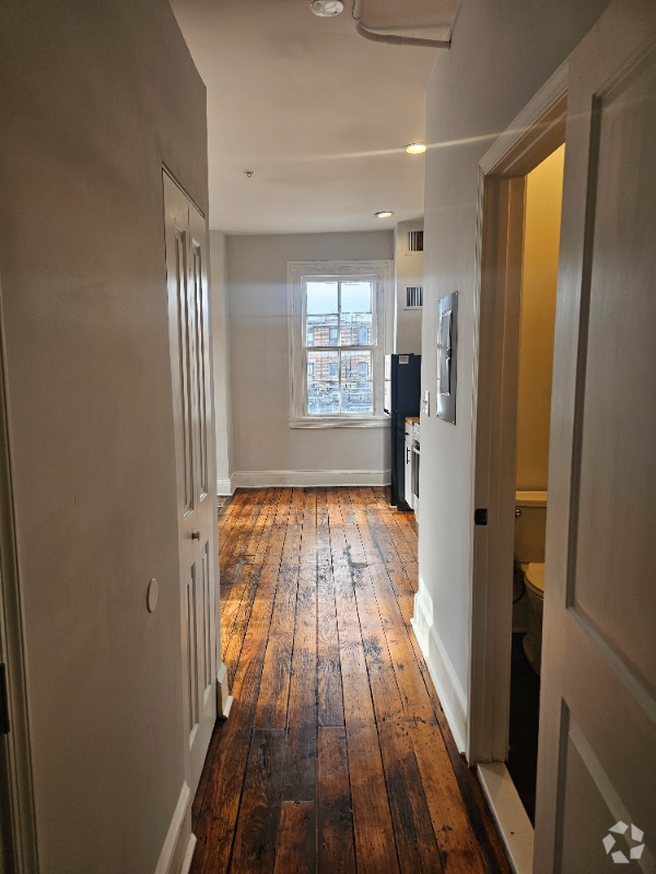 Building Photo - 2116 N Charles St Unit 2B Rental