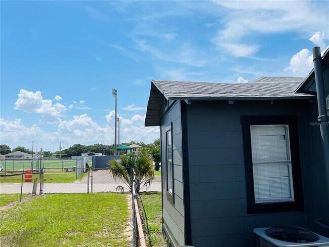 Photo - 1023 Ave D
