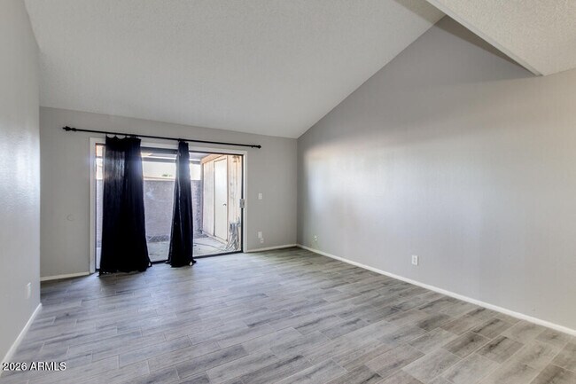 Photo - 2149 E 10th St