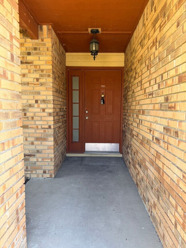 Photo - Spacious Home with Large Yard and Central Location! Close to Major Shopping and Dining!