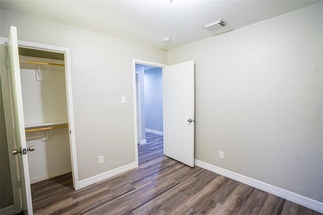 Photo - 7130 Heath St