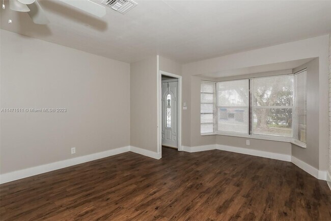 Photo - 5801 Royal Palm Blvd