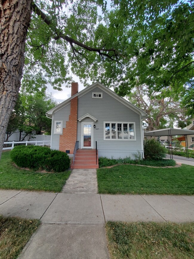 Building Photo - 607 Floral Ave