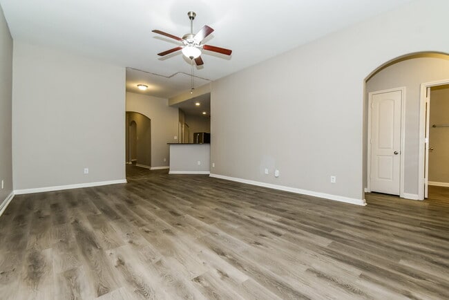 Photo - 1613 Mesquite Ln