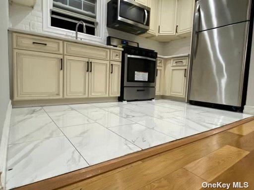 Photo - 160-22 119th Dr