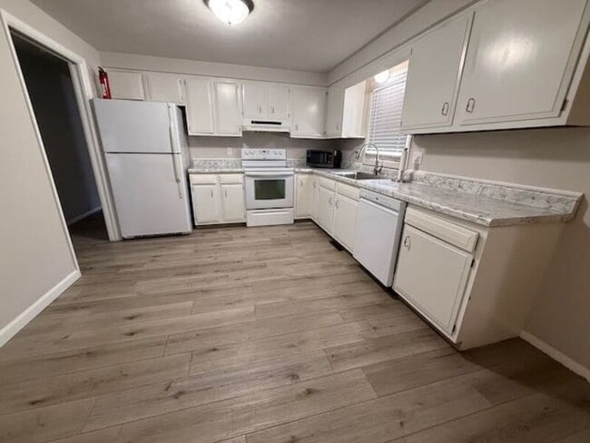 Photo - 1105 E Samuel Ave