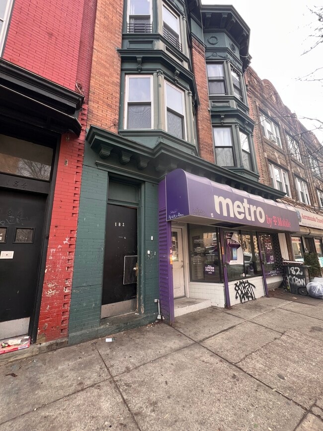 Building Photo - 182 Ocean Ave Unit 182 ocean