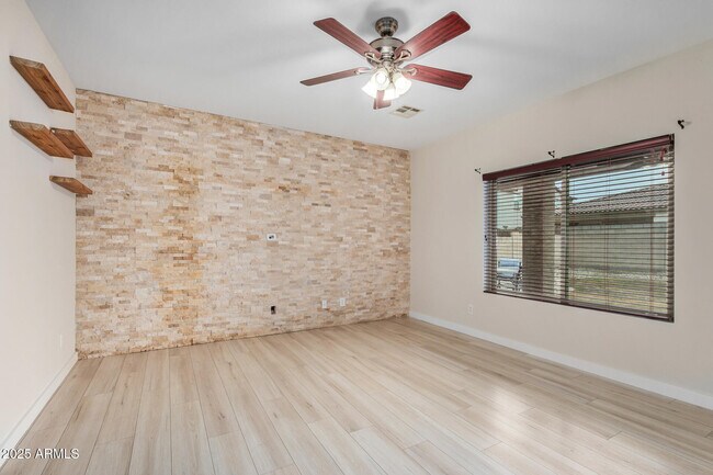 Photo - 305 S 165th Dr