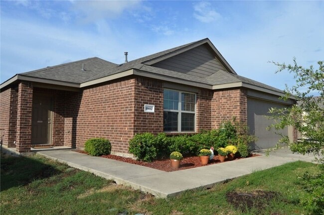 Building Photo - Beautiful Spacious 4 Bedroom Home
