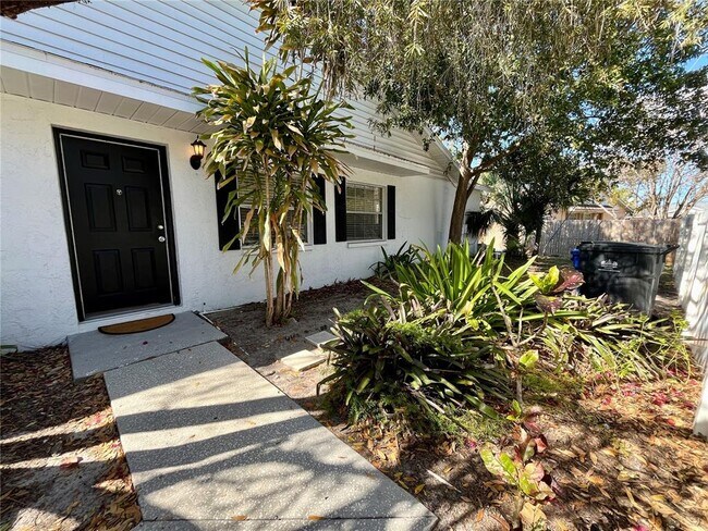 Photo - 945 Burlwood St