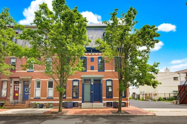 Building Photo - 107 Calder St