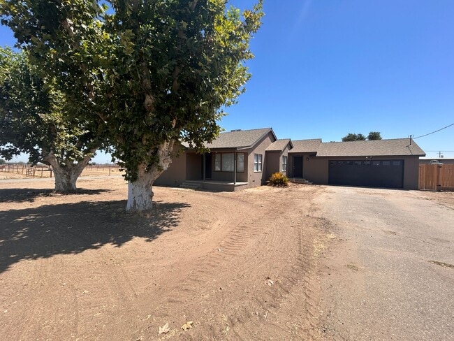 Building Photo - Spacious and remodeled country home close to town.