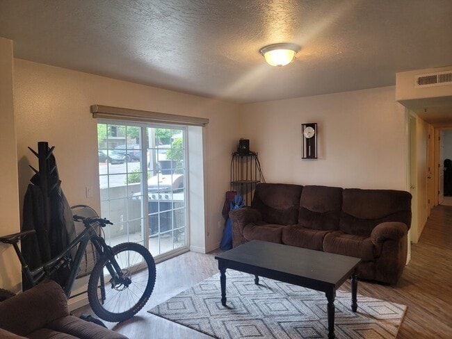 Photo - 1441 Westbury Way