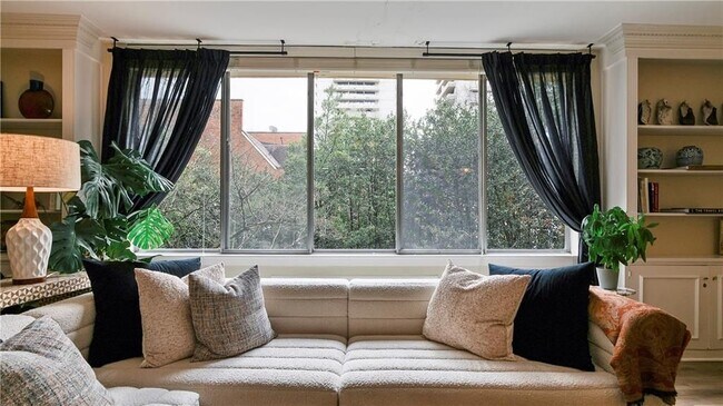 Photo - 2637 Peachtree Rd