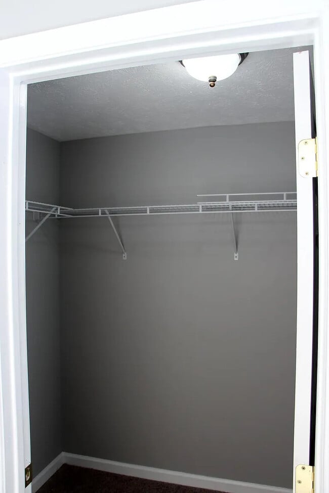 Photo - 445 Woodhill Dr