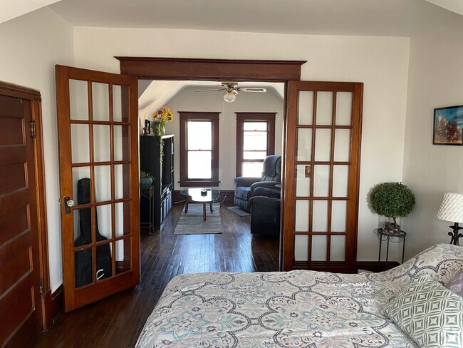 Building Photo - 1822 Pierce St NE Unit Upper Rental