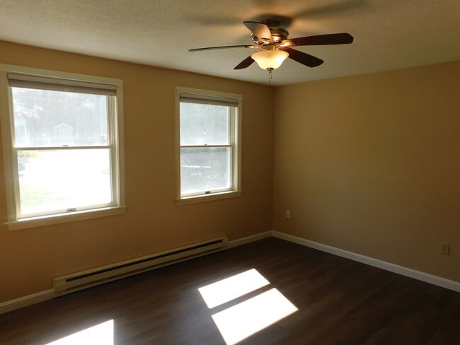 Photo - 4 Willow Creek Ln