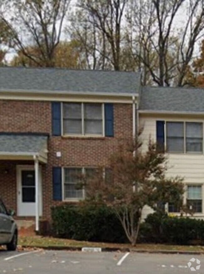 Building Photo - Three bedroom, 2.5 bath townhome, with mas...