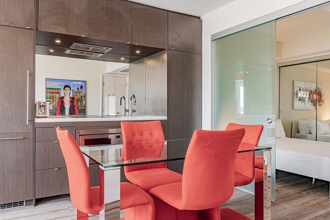 Photo - 155 Yorkville Ave Unit SI ID1045458P