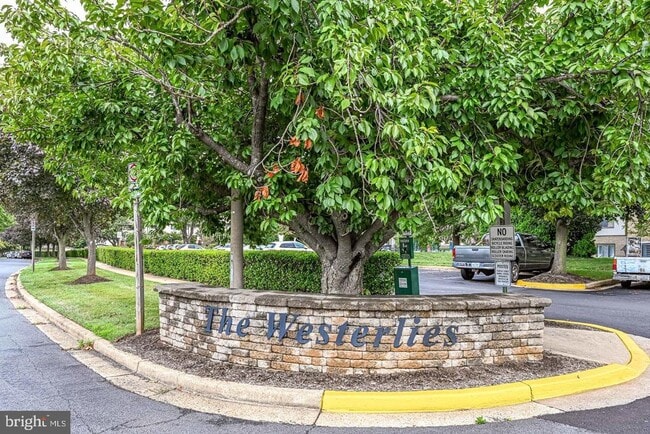 Building Photo - 1805 Westwind Way