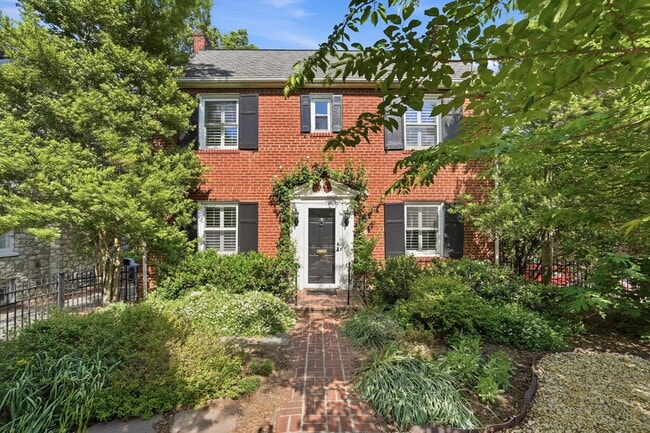 Photo - 1911 N Harvard St