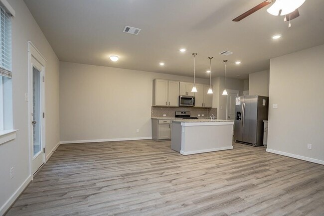 Photo - 601 Fiery Skipper Dr Unidad B