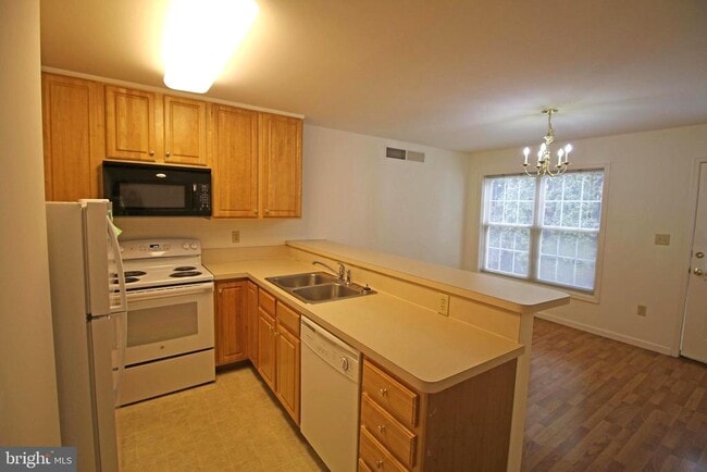 Photo - 63 N Cherry St