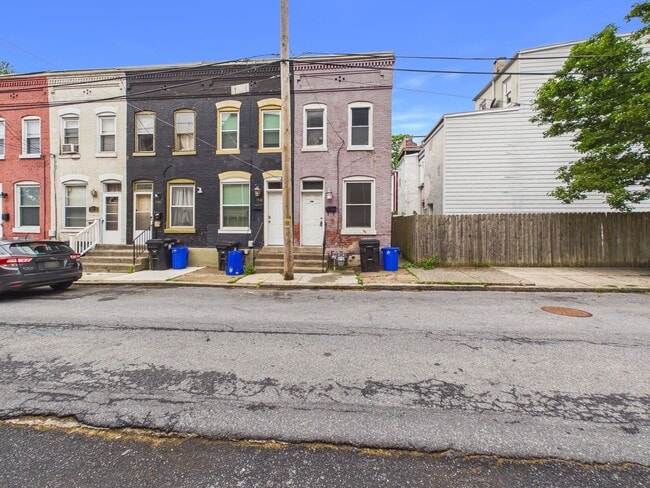 Building Photo - 3 Bedroom Townhouse on N 4th St