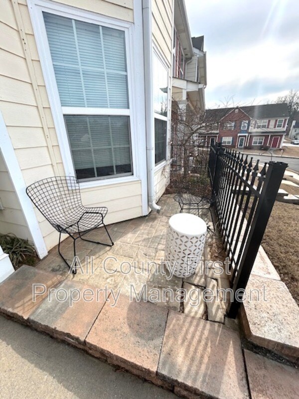 Photo - 4564 Parkview Square