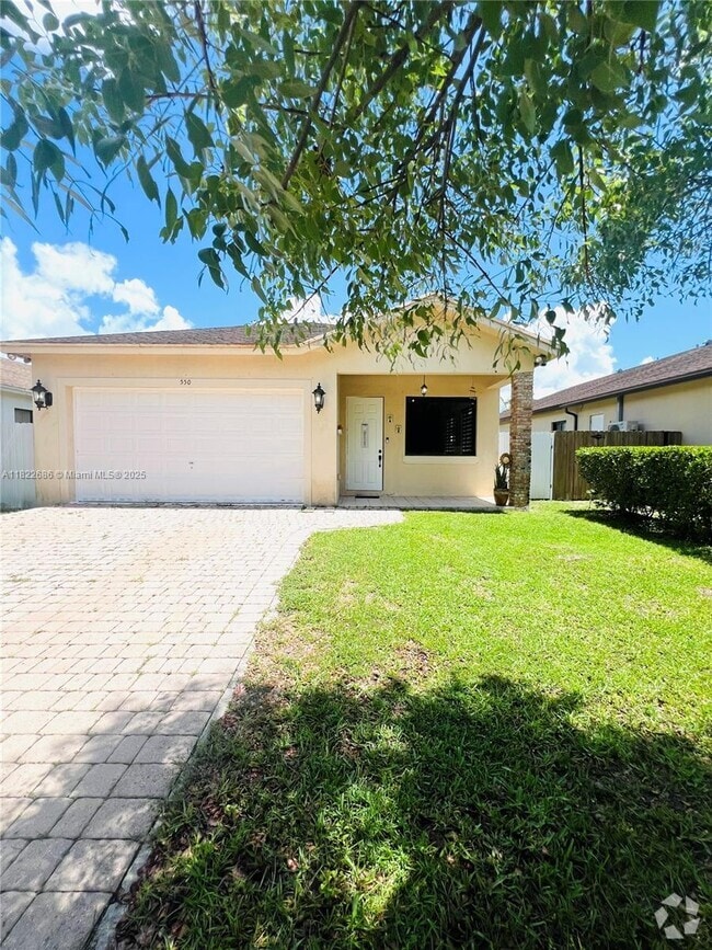 Building Photo - 550 NW 20th St Rental