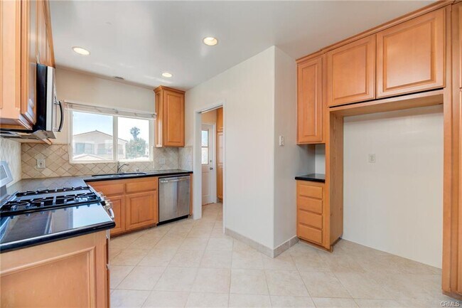 Photo - 1195 W 19th St Unit 1195