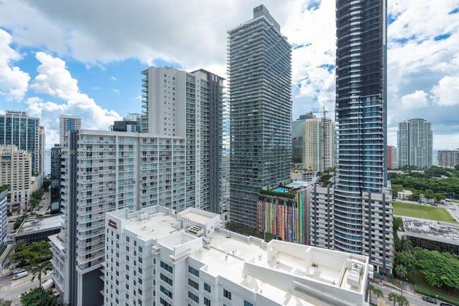 Photo - 79 SW 12th St Unidad 2605-S