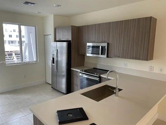 Building Photo - 6450 NW 102nd Path Unit 6450 NW 102 Path # 107