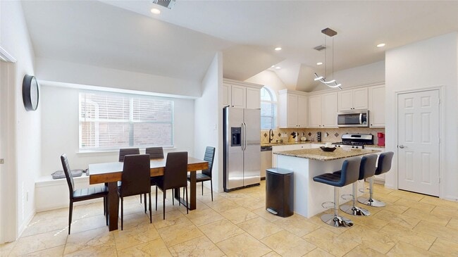 Photo - 18 Avenswood Pl