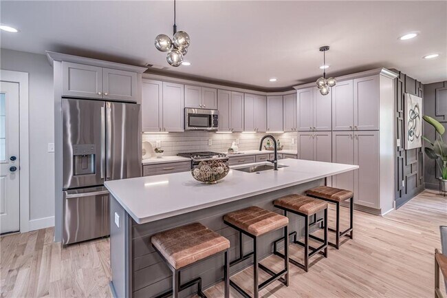 Photo - 605 Blake Ave SE