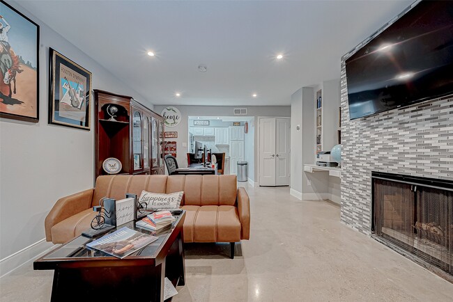 Photo - 1860 White Oak Dr Unit 375