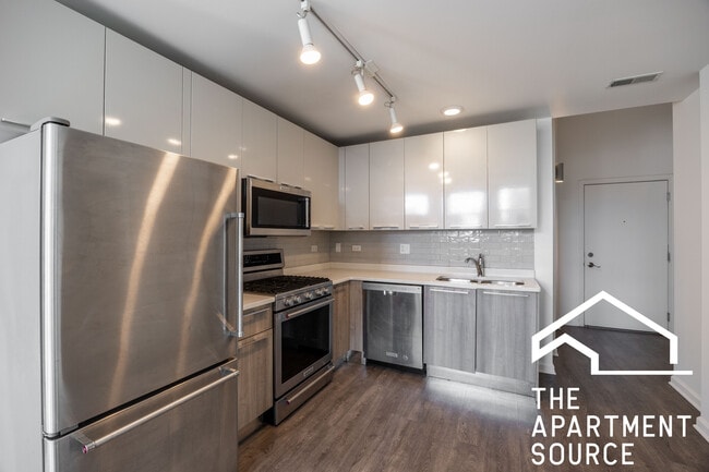 Photo - 930 W Dakin St Unit 301