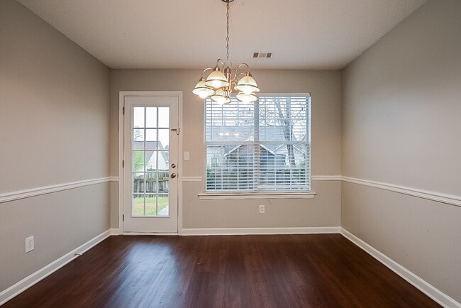 Photo - 507 Creekview Overlook