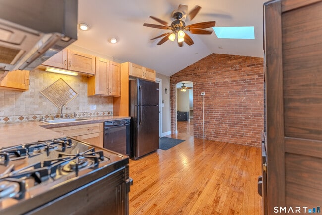 Photo - 31 Suffield St