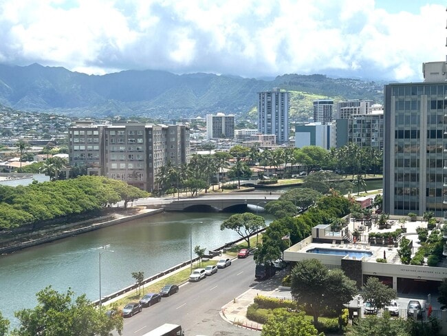 Building Photo - 1645 Ala Wai Blvd