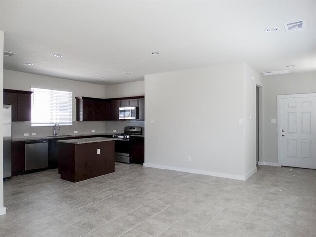 Photo - 370 Hortus Dr