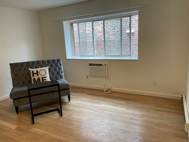 Building Photo - 200 Kelton St Unit A3-3