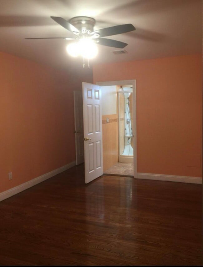 Photo - 5115 Canoga Ave