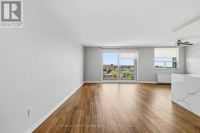 Photo - 125 Forsythe St