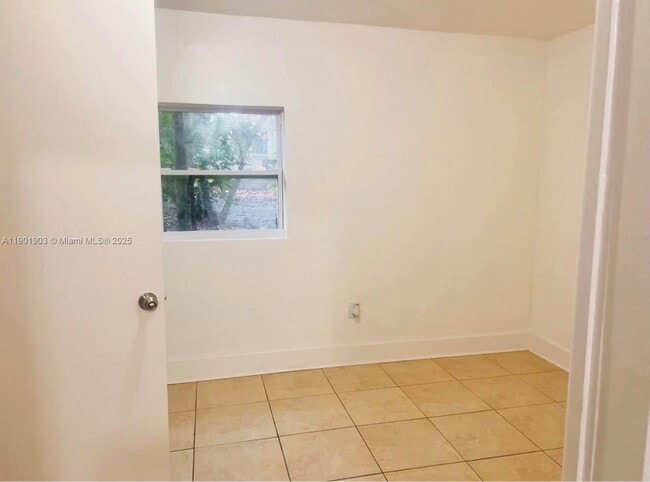 Photo - 240 Hibiscus Dr