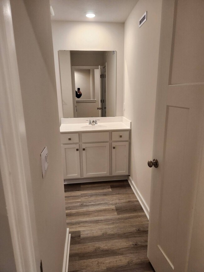 Photo - 693 Olivia St