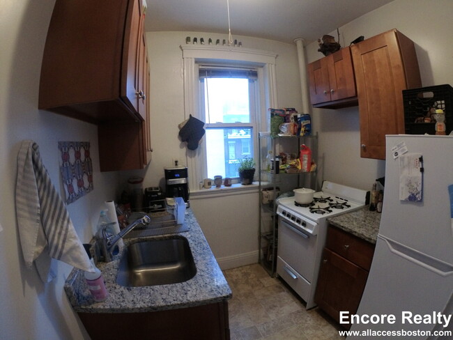 Building Photo - 1450 Commonwealth Ave Unit 21