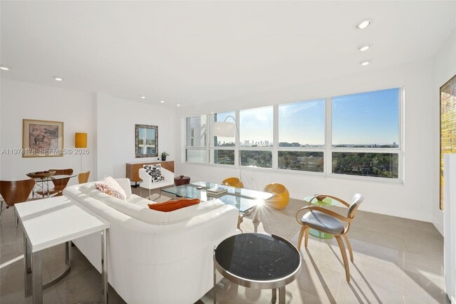 Building Photo - 4925 Collins Ave Unit 8G