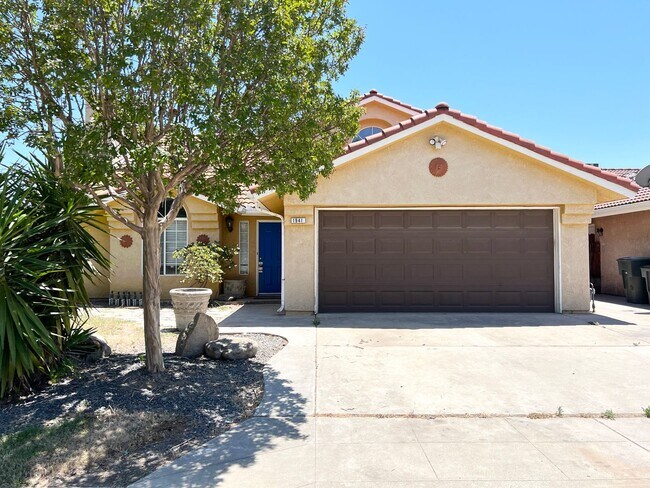 Newly Remodeled 4/2 in North Fresno - Newly Remodeled 4/2 in North Fresno House